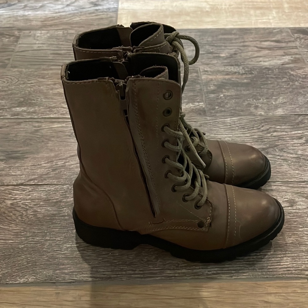 brown boots
